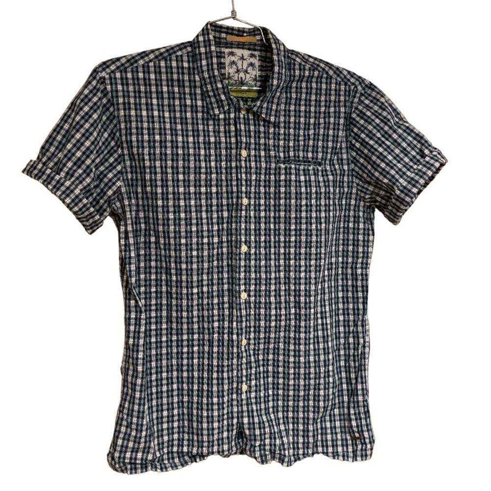 Rolled sleeves, needs an ironing